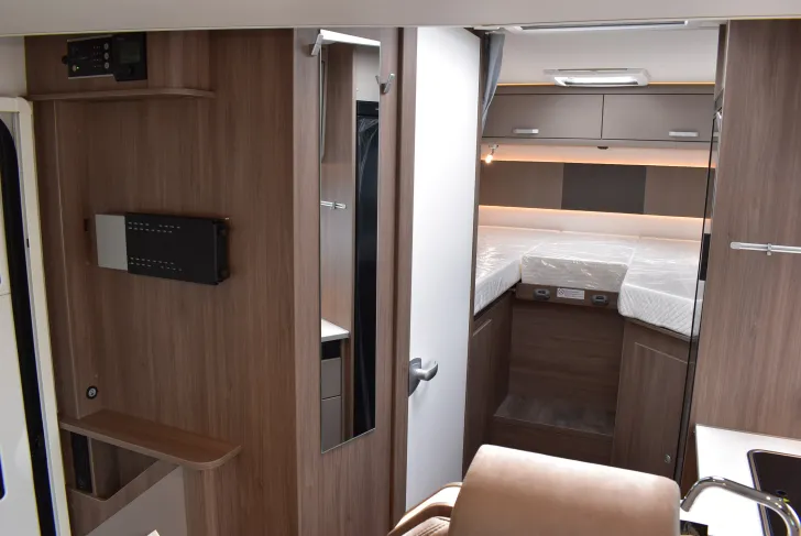 Fahrzeugbild Carado T 328 Hubbett, 5 Betten u. Sitze #12