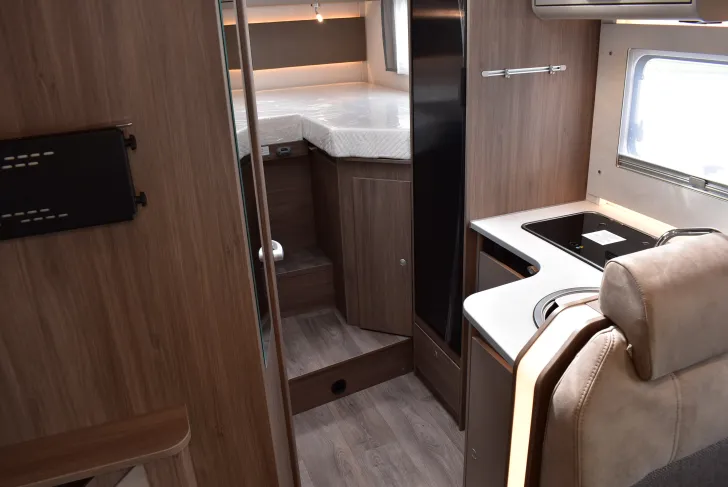 Fahrzeugbild Carado T 328 Hubbett, 5 Betten u. Sitze #13