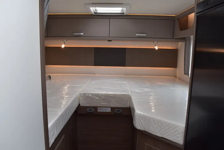 Fahrzeugbild Carado T 328 Hubbett, 5 Betten u. Sitze #16