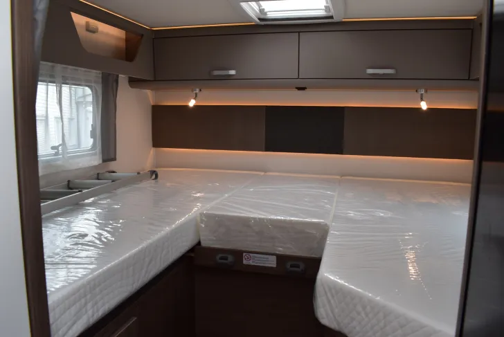 Fahrzeugbild Carado T 328 Hubbett, 5 Betten u. Sitze #18