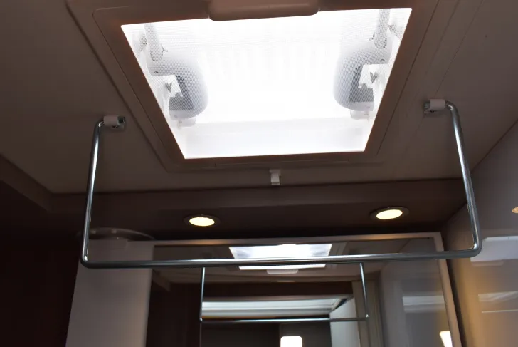 Fahrzeugbild Carado T 328 Hubbett, 5 Betten u. Sitze #25