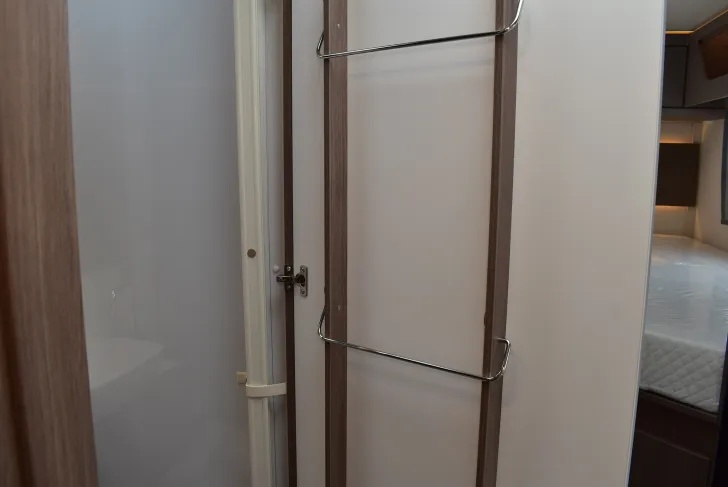 Fahrzeugbild Carado T 328 Hubbett, 5 Betten u. Sitze #27