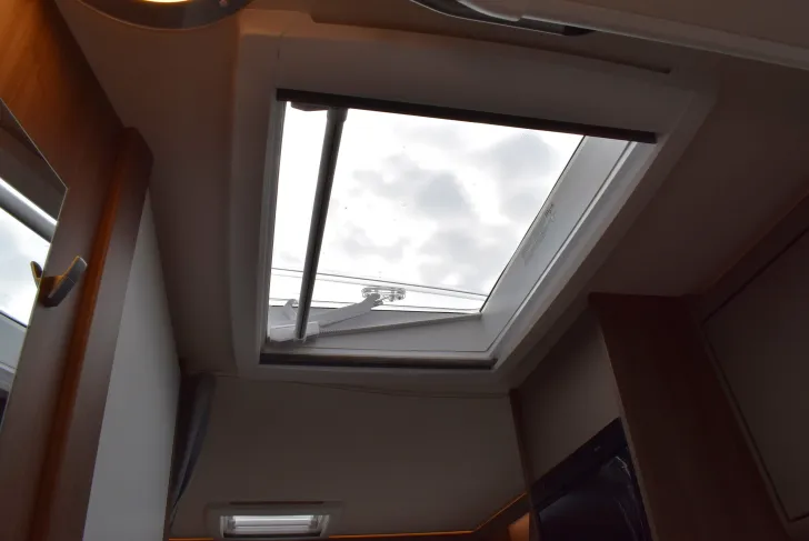 Fahrzeugbild Carado T 328 Hubbett, 5 Betten u. Sitze #28