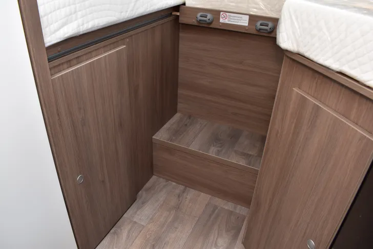 Fahrzeugbild Carado T 328 Hubbett, 5 Betten u. Sitze #29