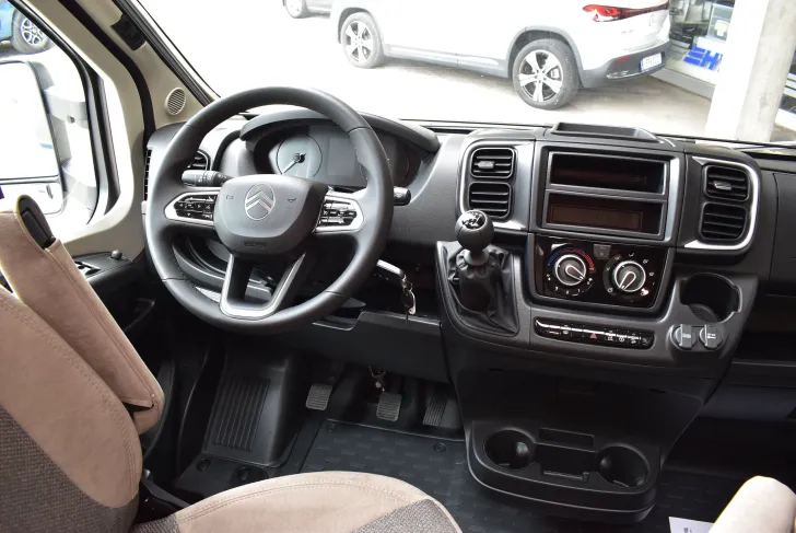 Fahrzeugbild Carado T 328 Hubbett, 5 Betten u. Sitze #43