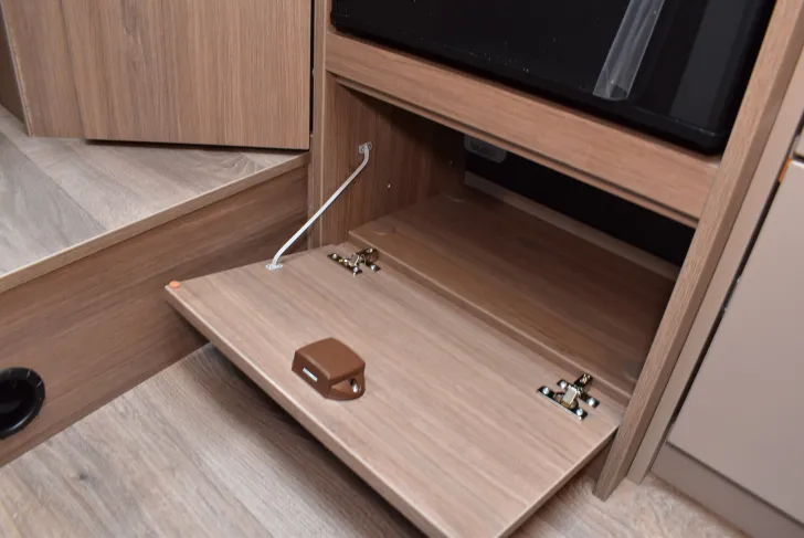 Fahrzeugbild Carado T 328 Hubbett, 5 Betten u. Sitze #51