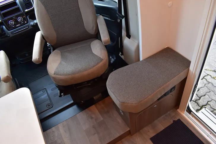 Fahrzeugbild Carado T 338 pro+ Hubbett, 4 Betten #7