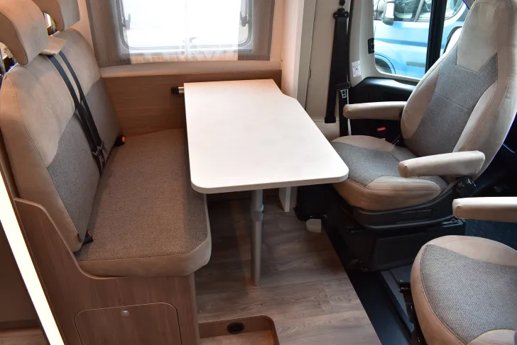 Fahrzeugbild Carado T 338 pro+ Hubbett, 4 Betten #8