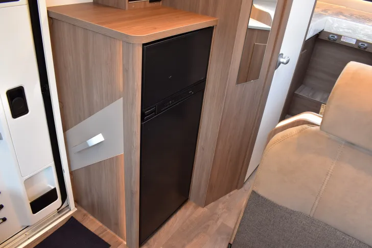 Fahrzeugbild Carado T 338 pro+ Hubbett, 4 Betten #11