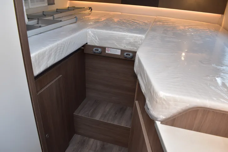 Fahrzeugbild Carado T 338 pro+ Hubbett, 4 Betten #15