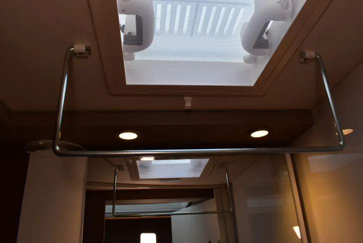 Fahrzeugbild Carado T 338 pro+ Hubbett, 4 Betten #22