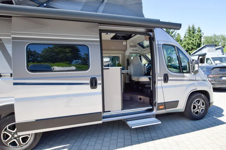 Fahrzeugbild Carado CV640 PRO+ Aufstelldach*Schwenkbad* #11