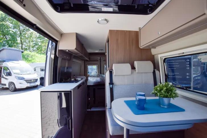 Fahrzeugbild Carado CV640 PRO+ Aufstelldach*Schwenkbad* #13