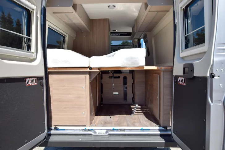 Fahrzeugbild Carado CV640 PRO+ Aufstelldach*Schwenkbad* #16