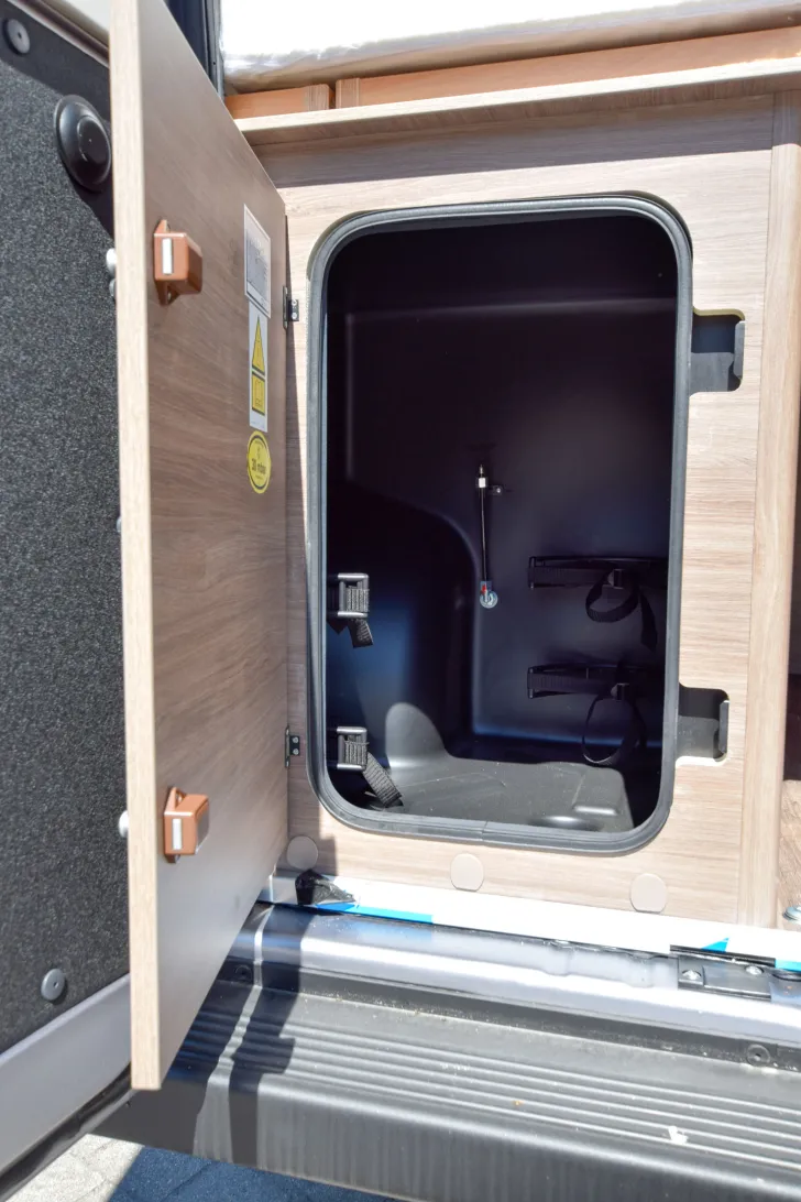 Fahrzeugbild Carado CV640 PRO+ Aufstelldach*Schwenkbad* #17