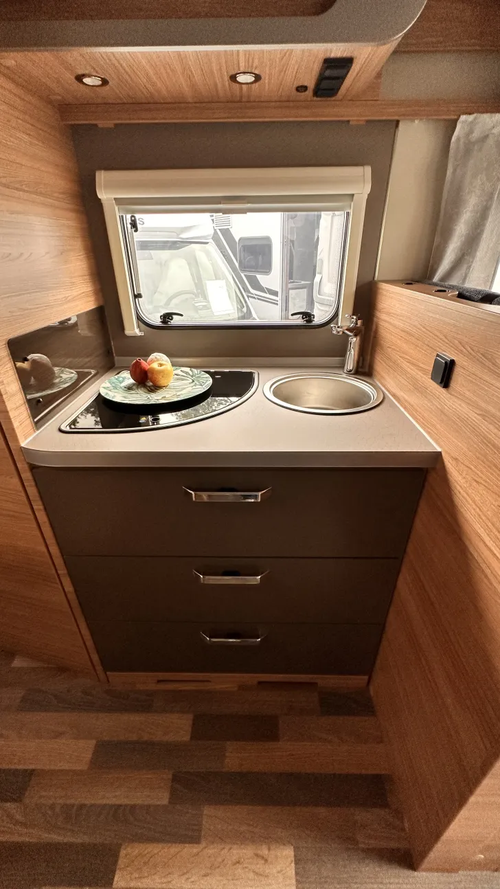 Fahrzeugbild Weinsberg CaraSuite 650 MF AKTION; Automatikgetriebe #24