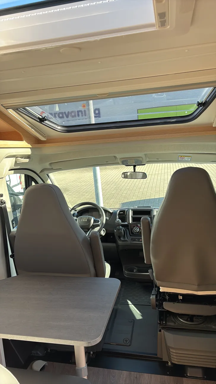 Sicht vorne-hinten Sunlight V 60 Adventure Edition Sondermodell