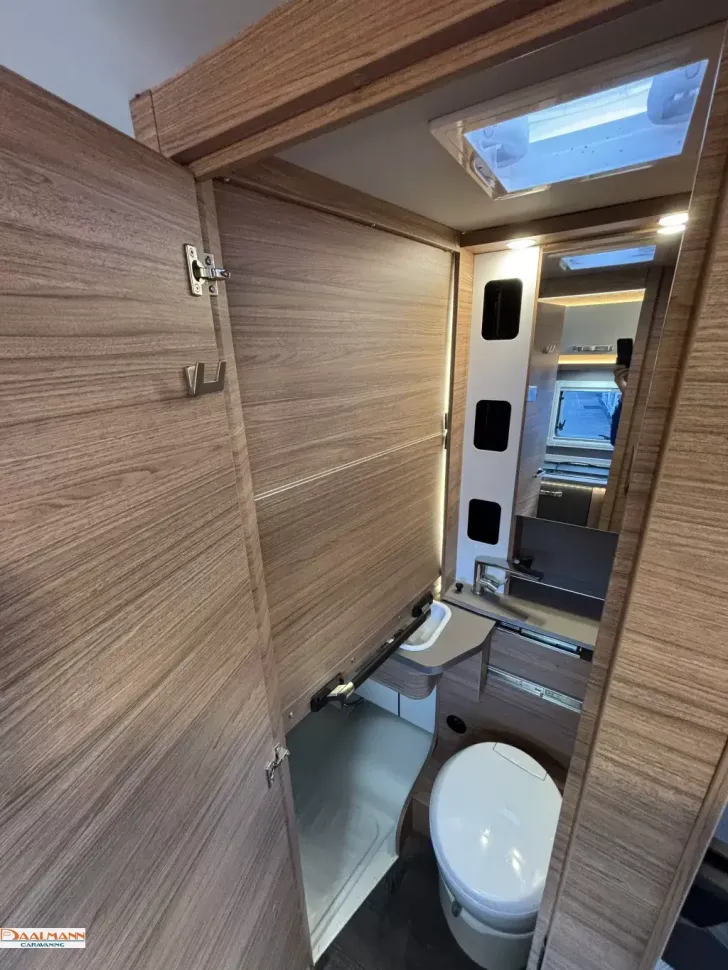 Fahrzeugbild Weinsberg X-CURSION VAN 500 MQ EDITION [PEPPER] 3. Bett, Heck-Fahrradträger #7