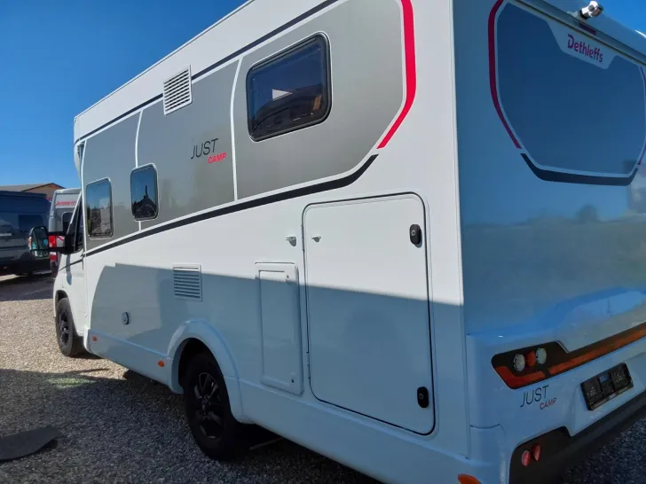 Fahrzeugbild Dethleffs Just Camp T 6812 EB Active-Paket, Hubbett #4