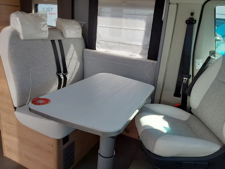 Fahrzeugbild Dethleffs Just Camp T 6812 EB Active-Paket, Hubbett #7