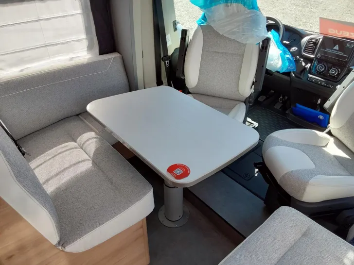 Fahrzeugbild Dethleffs Just Camp T 6812 EB Active-Paket, Hubbett #8