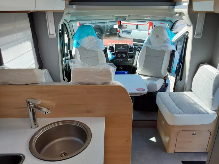 Fahrzeugbild Dethleffs Just Camp T 6812 EB Active-Paket, Hubbett #9