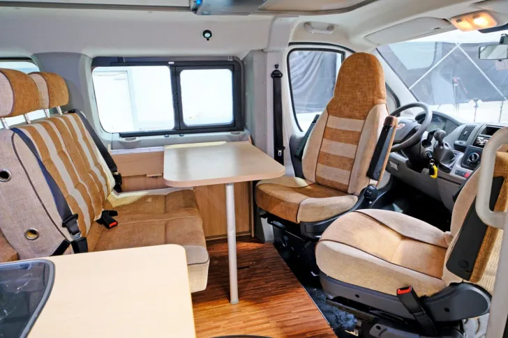Fahrzeugbild Bürstner City Car 500/Aufstelldach/Klima/4 Schlafplätze #8