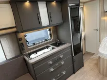 Fahrzeugbild Hobby De Luxe 460 UFe Mod.2026; 1500kg; FH; ETS;Autark #8