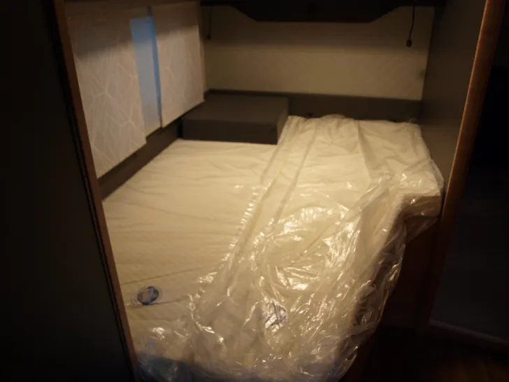 Fahrzeugbild Knaus L!VE TI 650 MF Platinum Selection Lithium/ZV/Exclusi Tür #4