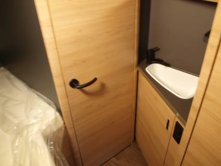 Fahrzeugbild Knaus L!VE TI 650 MF Platinum Selection Lithium/ZV/Exclusi Tür #6