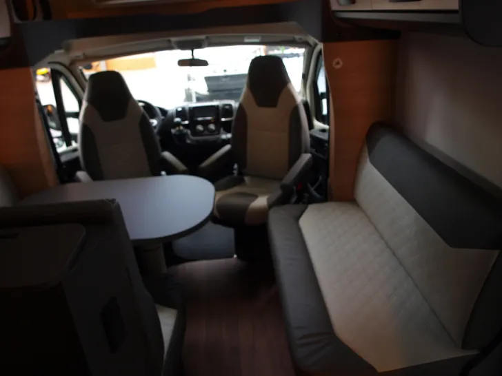 Fahrzeugbild Knaus L!VE TI 650 MF Platinum Selection Lithium/ZV/Exclusi Tür #8