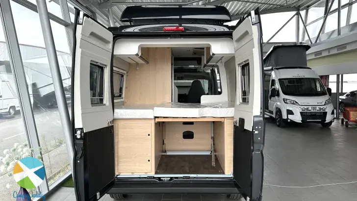 Schräg Hinten Sunlight Camper Van CLIFF 600 X RT
