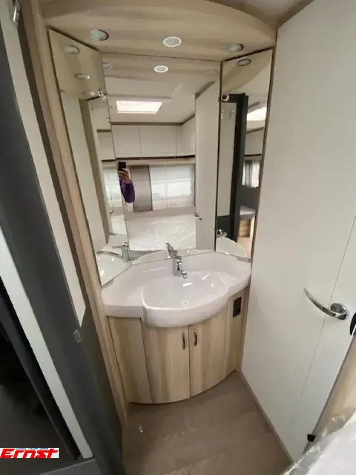 Fahrzeugbild Hobby De Luxe 460 UFe #5