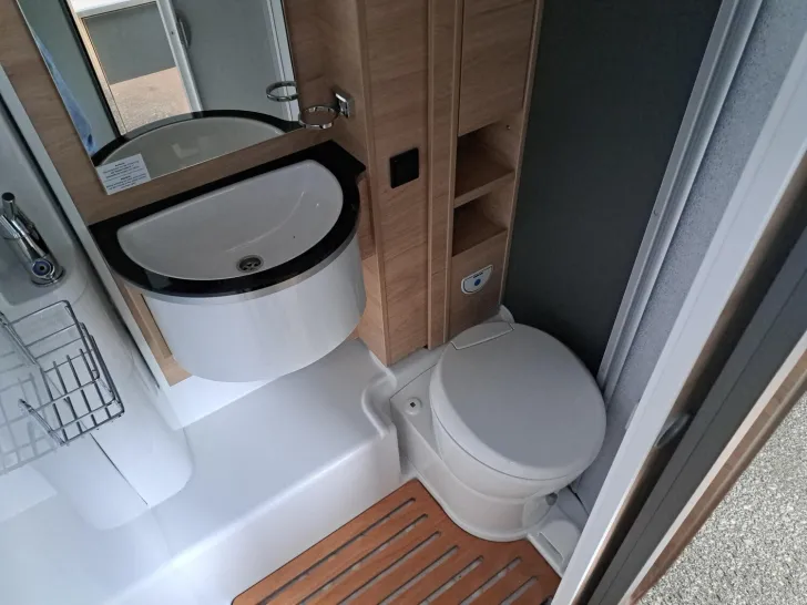 Fahrzeugbild Dethleffs Globebus Camp Active T 1 Automatik, Sat, TV #16