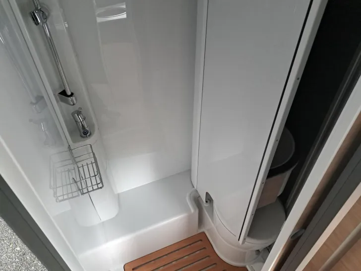 Fahrzeugbild Dethleffs Globebus Camp Active T 1 Automatik, Sat, TV #17
