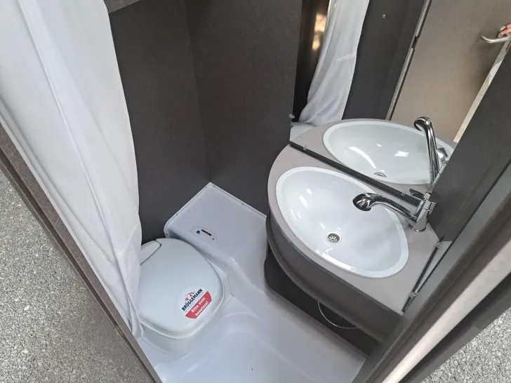 Fahrzeugbild Dethleffs c-joy 410 LK Touring-, Dynamik-Paket, Auflastung #12