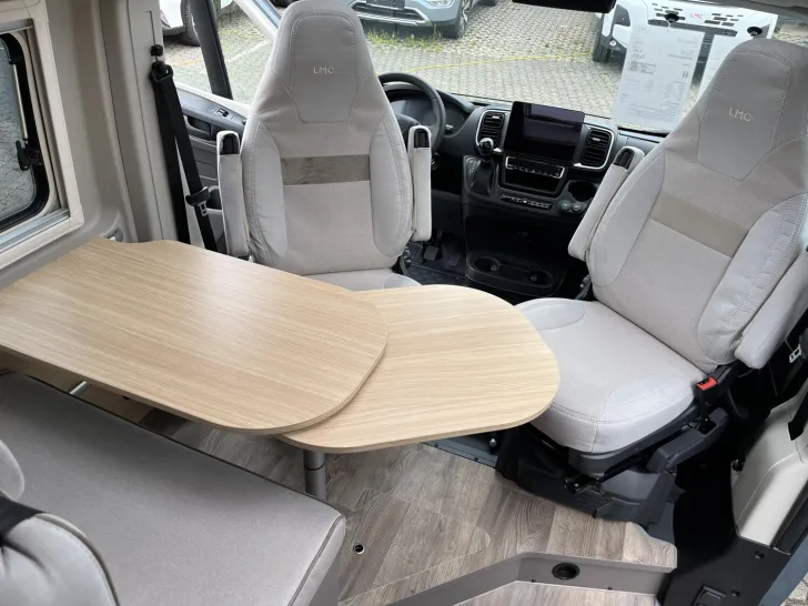 Fahrzeugbild LMC Innovan 640 #17