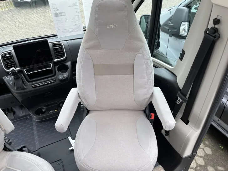 Fahrzeugbild LMC Innovan 640 #18
