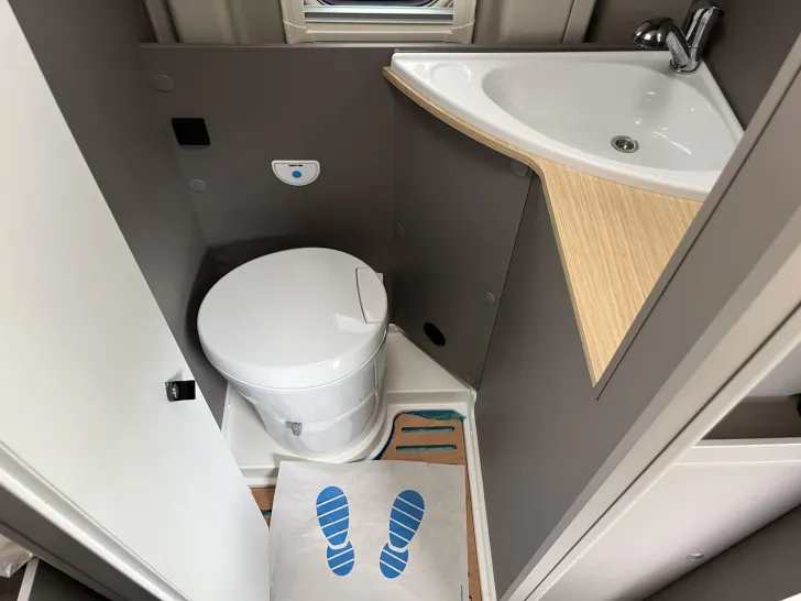 Fahrzeugbild LMC Innovan 640 #23