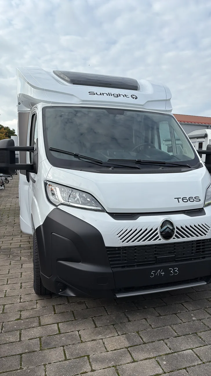 Frontal Vorne Sunlight T 66S