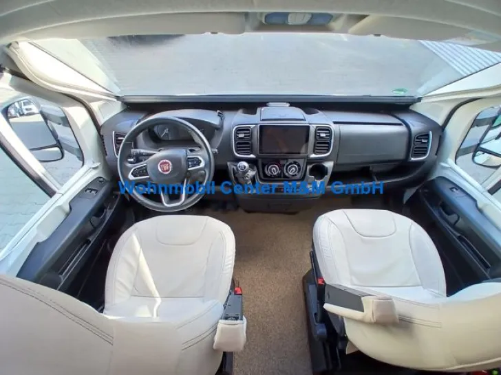 Fahrzeugbild Pilote P696 D Evidence TV Sat Solar #5