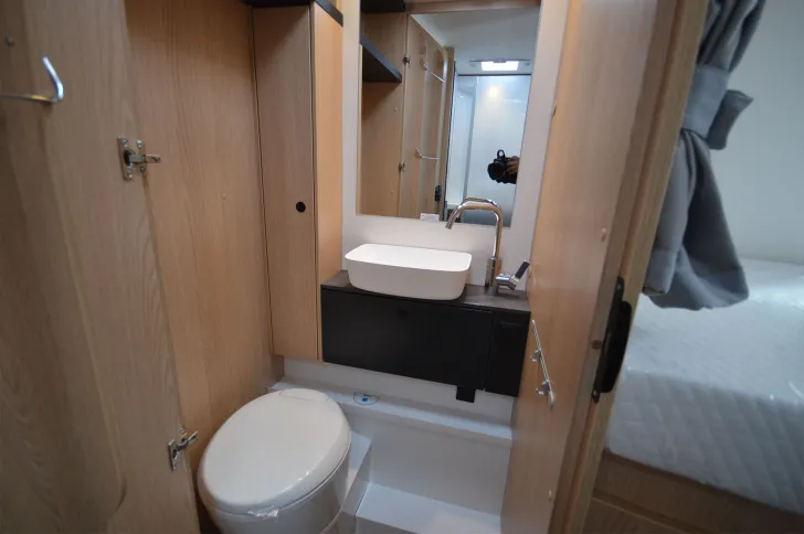 Fahrzeugbild Sunlight T 68 Paket One Black #9