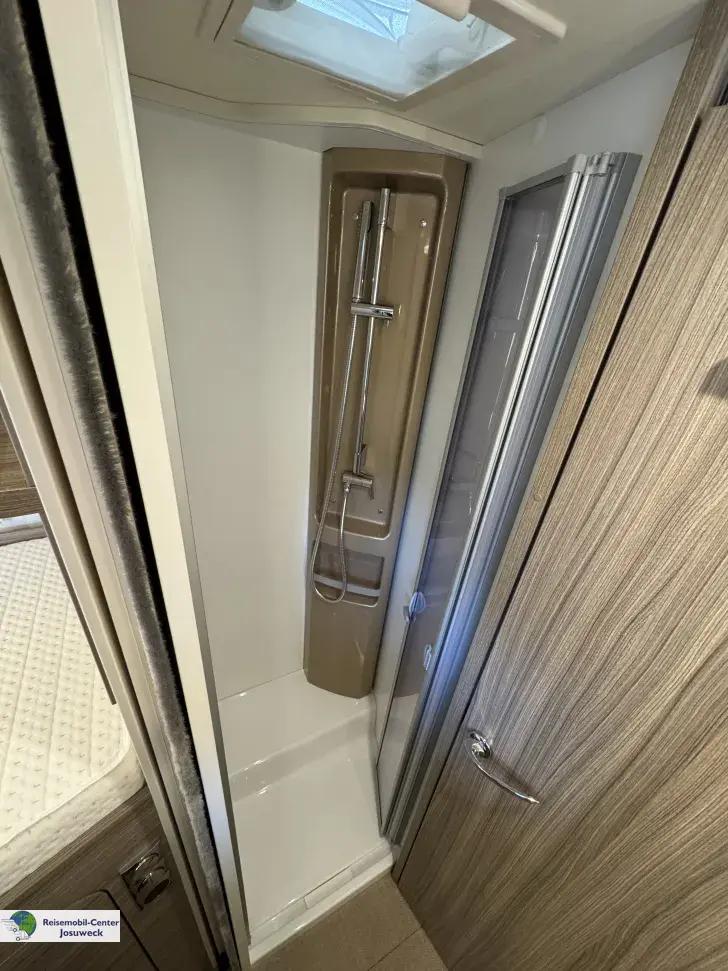 Fahrzeugbild Bürstner Lyseo I 727 G 180 PS Alde Einzelbetten #17