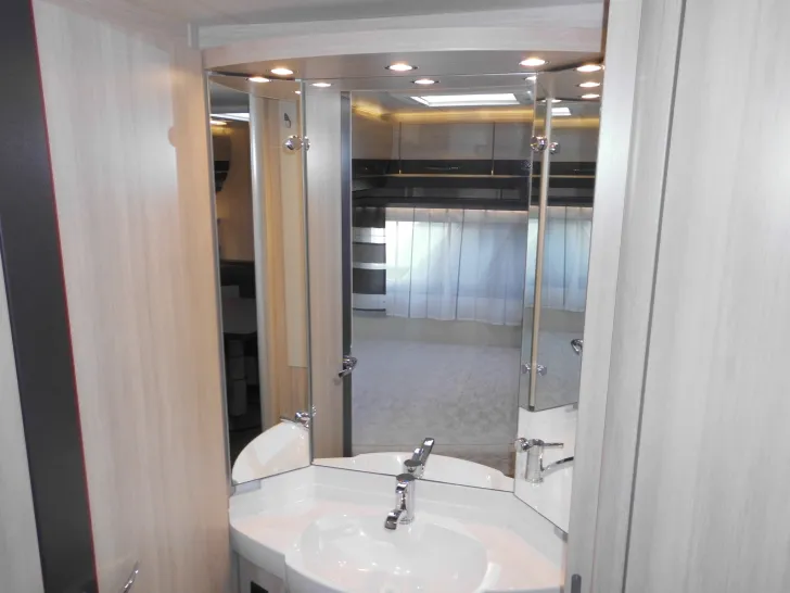 Fahrzeugbild Hobby DE LUXE EDITION 560 KMFe #12