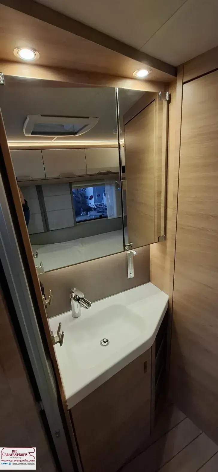 Fahrzeugbild Knaus Südwind 500 PF 60 YEARS Bugküche #8