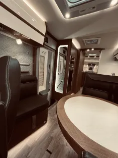 Bild 10 Hymer B-Klasse ML I 880 Hydraulische Hubstützen!