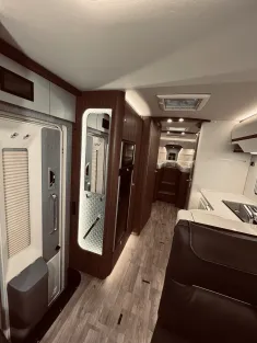 Bild 14 Hymer B-Klasse ML I 880 Hydraulische Hubstützen!