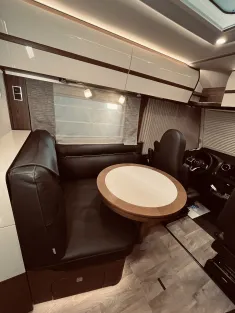 Bild 15 Hymer B-Klasse ML I 880 Hydraulische Hubstützen!