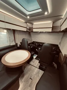 Bild 16 Hymer B-Klasse ML I 880 Hydraulische Hubstützen!