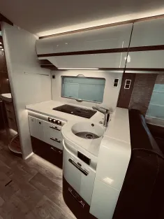 Bild 17 Hymer B-Klasse ML I 880 Hydraulische Hubstützen!